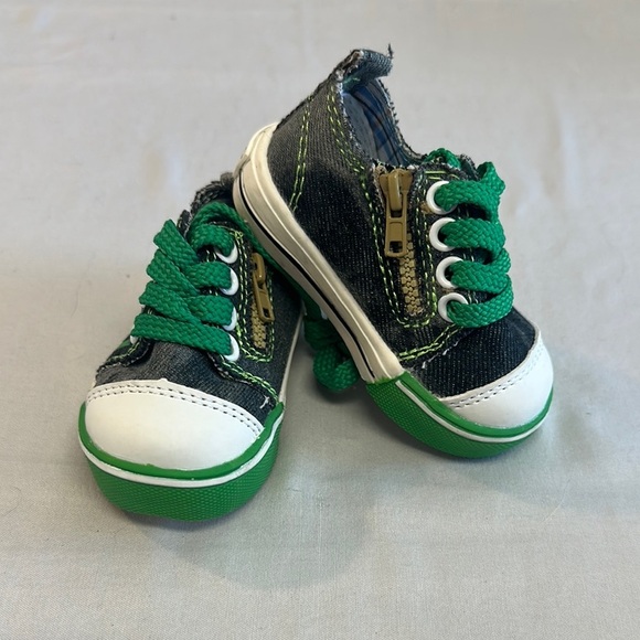 Twinkie-LIKE NEW Green and Black Sparkly Sneakers with Rubber Sole - Picture 1 of 8